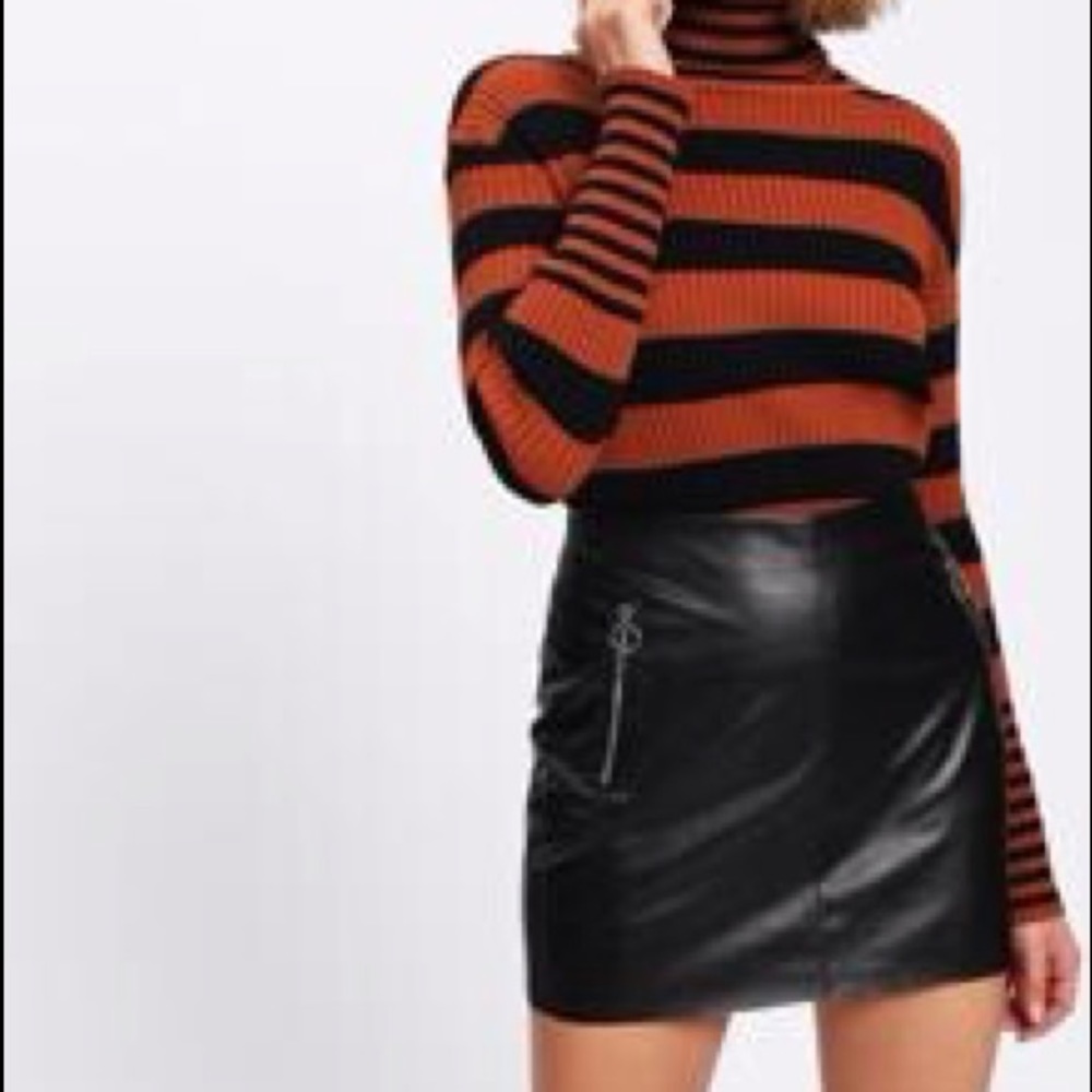 ⚡️⚡️Like New. Shein Leather Skirt. Size M